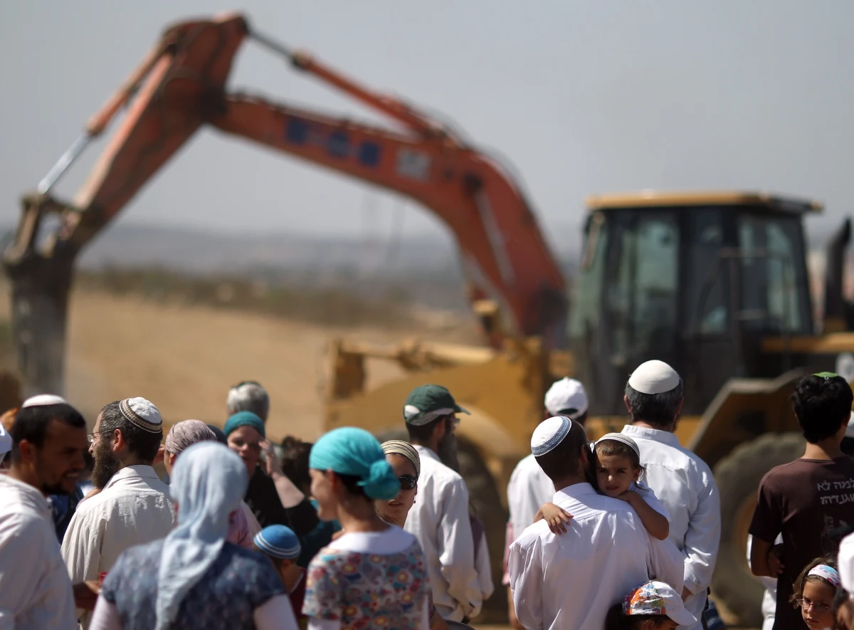Stany Zjednoczone wprowadziły sankcje przeciwko żydowskim osadnikom z Zachodniego Brzegu, uwikłanym w przemoc wobec Palestyńczyków. Wiadomość o restrykcjach przekazał sekretarz stanu USA Antony Blinken. Jak zaznaczył, Izrael musi zrobić więcej, aby pociągnąć ekstremistów do odpowiedzialności. Restrykcje objęły także Palestyńczyków uznanych za sprawców przemocy na Izraelczykach.