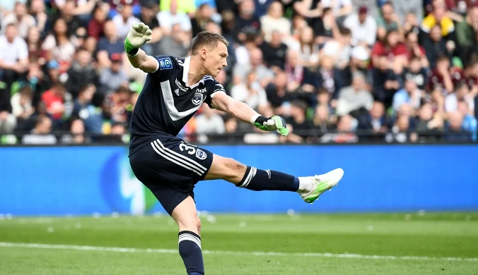 Kibice szydzą z polskiego bramkarza. Nie chcą go już widzieć