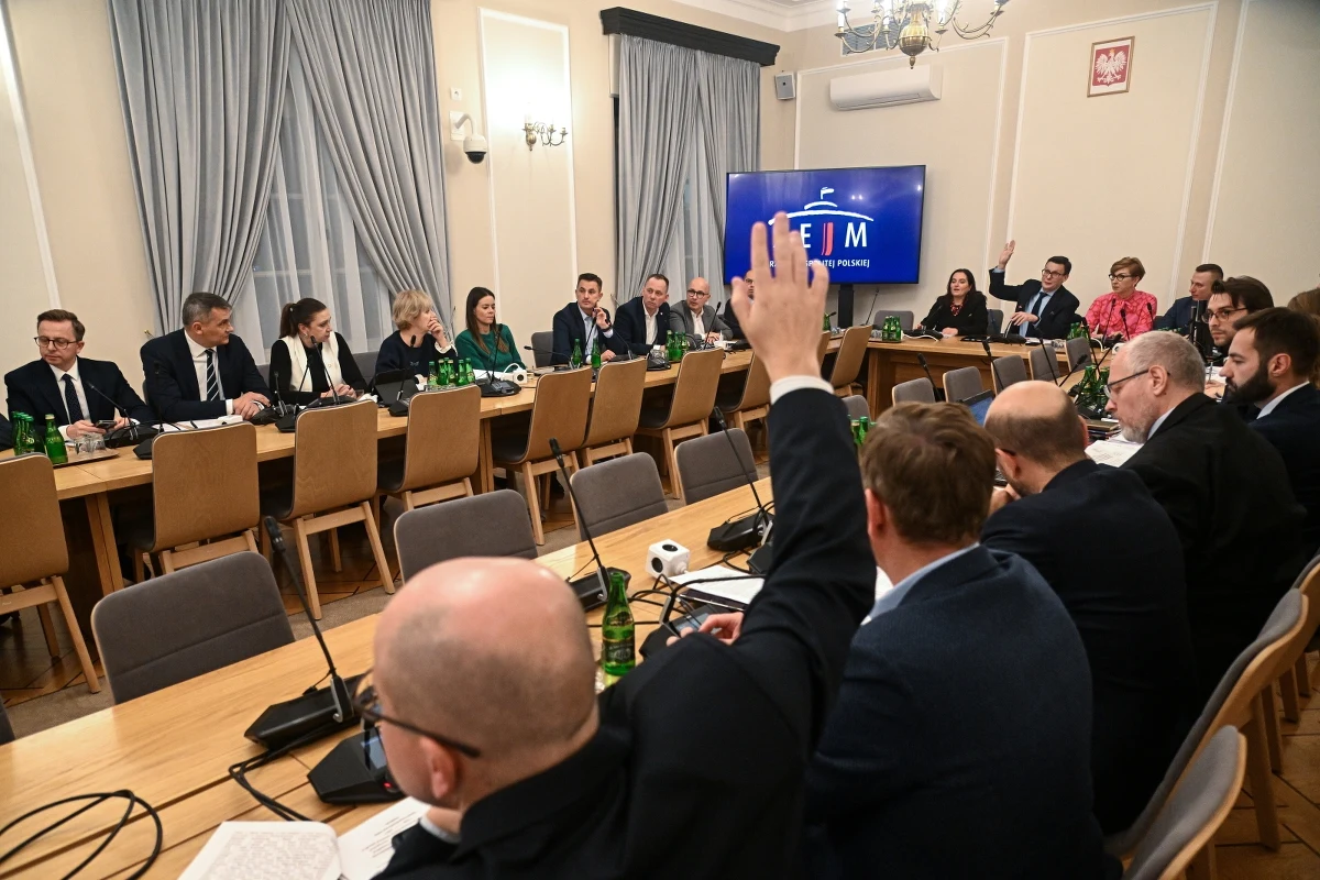 Powołanie trzech komisji śledczych - dotyczącej Pegasusa, w kwestii tzw. afery wizowej i w sprawie wyborów kopertowych - to tematy, którymi zajmowały się we wtorek komisje sejmowe. Posłowie opiniowali projekty ustaw.