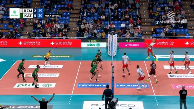 Fragment meczu Asseco Resovia – GKS Katowice 3:0 (25:20, 28:26, 32:30) - siatkówka, PlusLiga 2023/2024, 10. kolejka. Kontrowersyjna decyzja arbitra w końcówce trzeciego seta. 