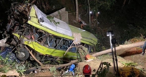 W wypadku autobusowym w gminie Hamtic na Filipinach zginęło 17 osób - poinformowały miejscowe władze. Autobusem podróżowało 28 osób.