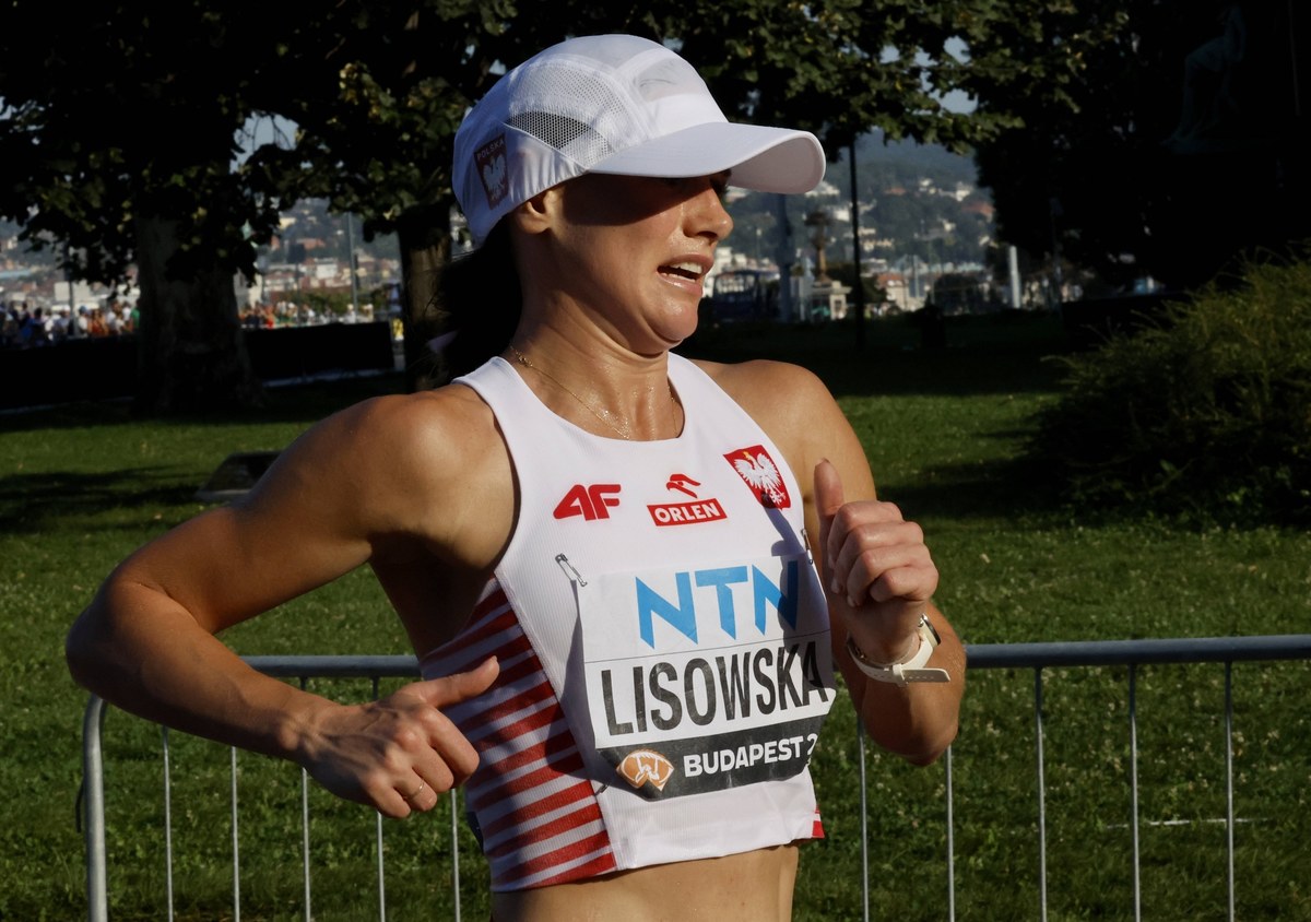 Aleksandra Lisowska podczas startu w Walencji pobiła 22-letni rekord Polski w maratonie kobiet. 42 kilometry i 195 metrów przebiegła w 2 godziny 25 minut i 52 sekundy. Wywalczyła tym samym olimpijską kwalifikację. Jak powiedziała Marcinowi Kargolowi z redakcji sportowej RMF FM, w Paryżu zamierza walczyć o czołową ósemkę.