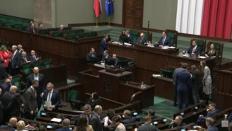 Lider sondażu nie może spać spokojnie. Problemy jednego z koalicjantów