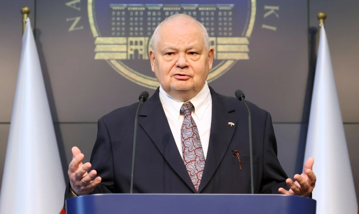 Prawo i Sprawiedliwość znalazło sposób na zablokowanie stawiania prezesa Narodowego Banku Polskiego Adama Glapińskiego przed Trybunałem Stanu. Zakazać ma tego szybko - oficjalnym pismem - Trybunał Konstytucyjny - ustalili dziennikarze RMF FM. Z naszych informacji wynika, że jest już w tej sprawie porozumienie między NBP, centralą PiS-u na Nowogrodzkiej i prezes Trybunału Konstytucyjnego Julią Przyłębską.