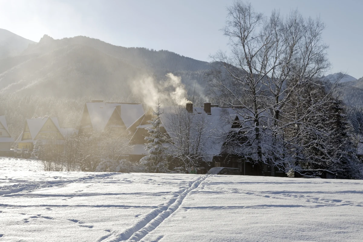 Bardzo zła jakość powietrza jest dzisiaj na Podhalu. Normy pyłu zawieszonego w powietrzu są przekroczone nawet dziesięciokrotnie. 