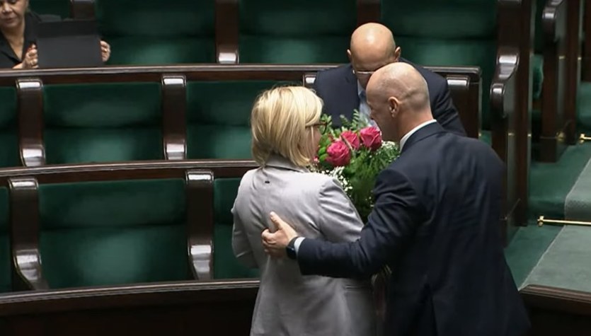  Gest w kierunku P. Hennig-Kloski. Z ław PiS słychać było okrzyk hańba