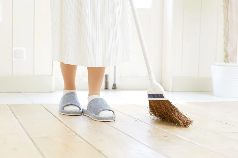 Nie wyrzucaj starej miotły. Użyj tego, a będzie jak nowa