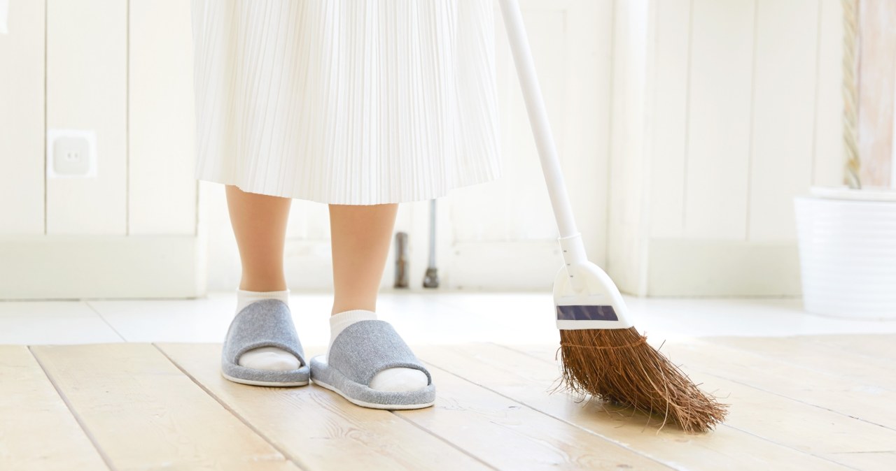 Nie wyrzucaj starej miotły. Użyj tego, a będzie jak nowa