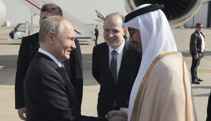 Putin uroczyście powitany, bryluje za granicą. Tam nie mogą go aresztować