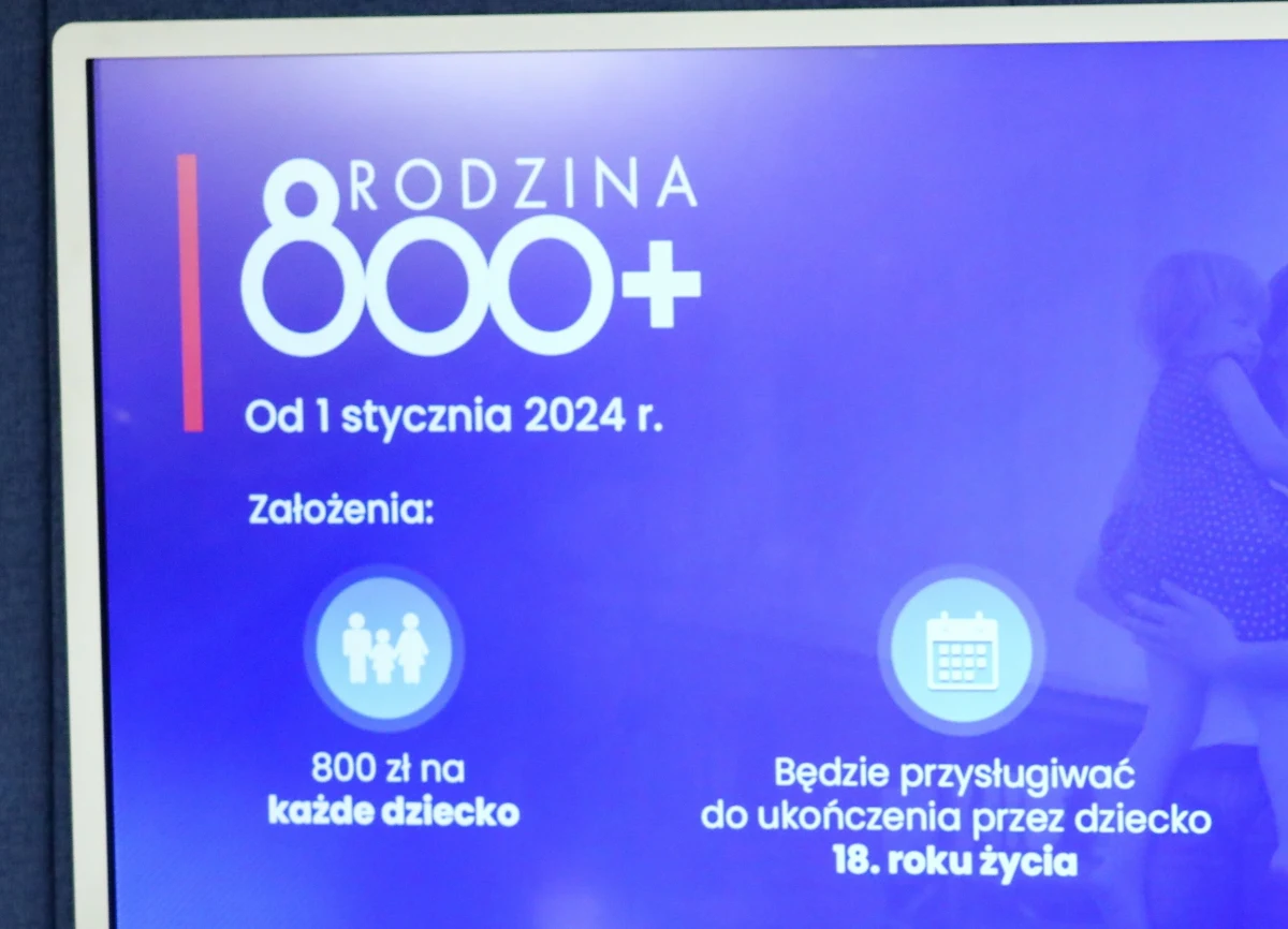 2 stycznia ZUS zrealizuje pierwsze przelewy świadczenia wychowawczego w wysokości 800 zł. Zwiększnie świadczenia z 500 do 800 zł nie wymaga składania żadnego dodatkowego wniosku.
