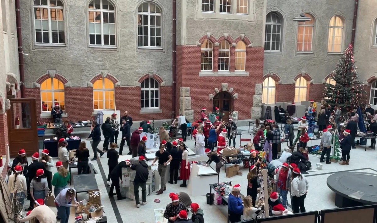 Ponad 200 osób wzięło udział w konstruowaniu tak zwanych eko-inek. To choinki wykonane z materiałów z odzysku. W duchu upcyklingu i zero-waste powstanie blisko 30 konstrukcji.