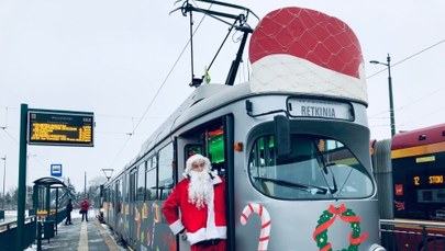 Mikołajowy tramwaj na ulicach Łodzi 