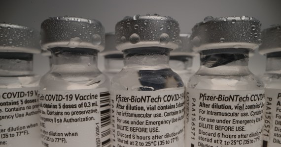 Do 30 stycznia sąd pierwszej instancji w Brukseli odroczył rozprawę w sprawie pozwu koncernu BioNTech/Pfizer przeciwko Polsce. Spółka domaga się zapłaty za nieodebrane i nieopłacone 60 milionów dawek szczepionek przeciwko Covid-19, które są warte 6 mld złotych.