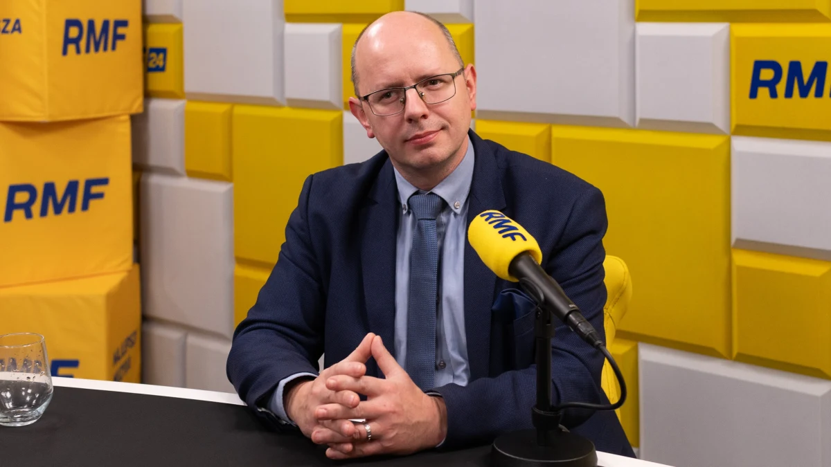 "Myślę, że jest to oczywiste, natomiast oficjalnych informacji nie mam" - tak o możliwości powołania Karoliny Bućko na nową przewodniczącą państwowej komisji ds. pedofilii powiedział prof. Błażej Kmieciak, były szef tego organu, który był gościem Popołudniowej rozmowy w RMF FM. Gość Tomasza Terlikowskiego stwierdził, że w kwestii walki z pedofilią "działania polityczne są akcyjne". "Przez miesiąc mamy wrzawę, dyskusję na komisji sportu, na komisji turystyki, a później cisza, nic się nie dzieje" - zaznaczył.