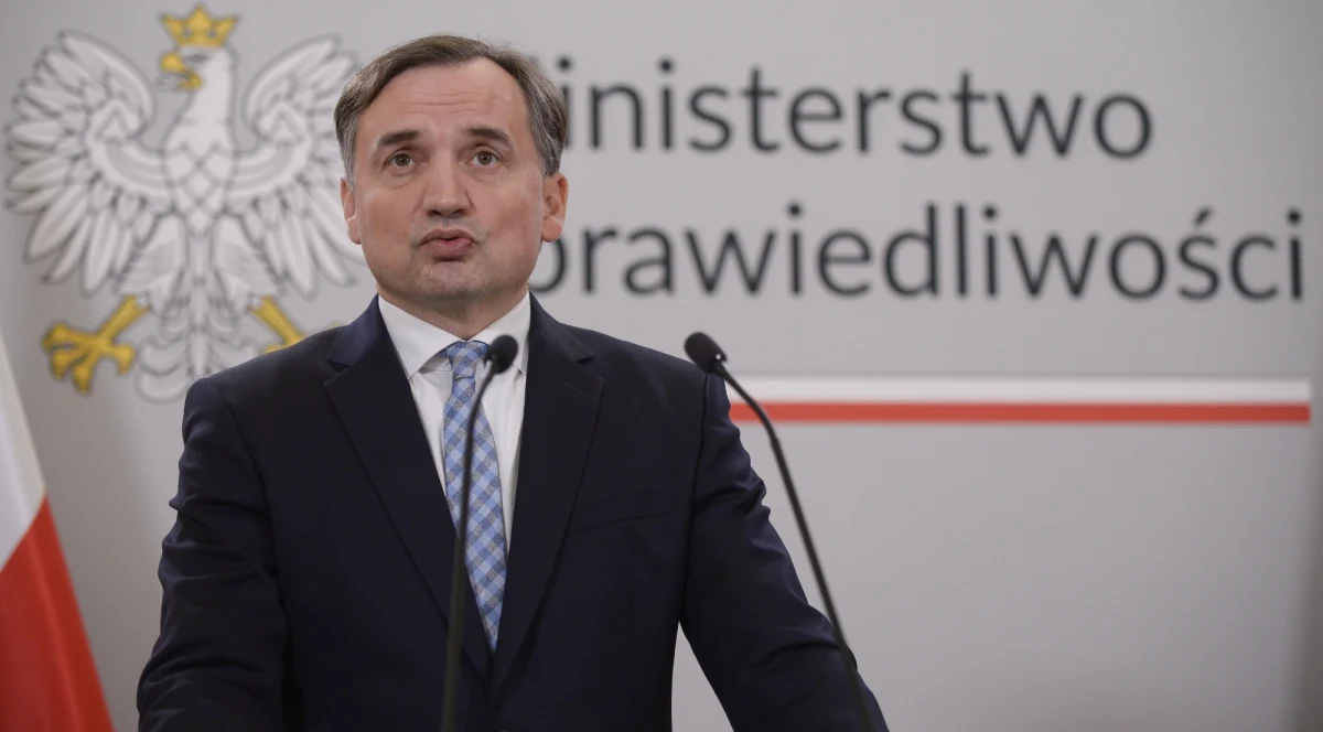 Kilka dni temu w cieniu doniosłych wydarzeń w Sejmie miało miejsce wydarzenie nie tylko nieprzyjemne dla byłego ministra sprawiedliwości, ale też dość wyjątkowe. Zgłaszający się do pracy w dwóch komisjach Zbigniew Ziobro nie został do nich powołany, rzadko spotykaną decyzją Sejmu.