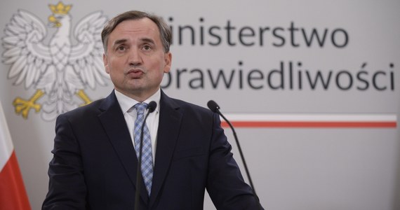 Kilka dni temu w cieniu doniosłych wydarzeń w Sejmie miało miejsce wydarzenie nie tylko nieprzyjemne dla byłego ministra sprawiedliwości, ale też dość wyjątkowe. Zgłaszający się do pracy w dwóch komisjach Zbigniew Ziobro nie został do nich powołany, rzadko spotykaną decyzją Sejmu.