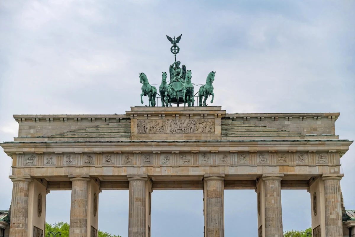 Prawie trzy miesiące po tym, jak aktywiści klimatyczni z Ostatniego Pokolenia pomalowali farbą Bramę Brandenburską, prace porządkowe przy berlińskim zabytku zostały zakończone. Koszty czyszczenia wyniosły 115 tys. euro - informuje gazeta "Berliner Zeitung". 