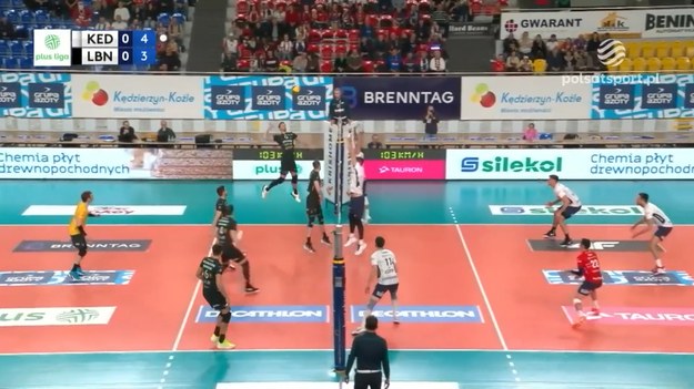 Skrót meczu Grupa Azoty ZAKSA Kędzierzyn-Koźle – Bogdanka LUK Lublin 2:3 (25:20, 17:25, 25:20, 17:25, 19:21) - siatkówka, PlusLiga 2023/2024, 10. kolejka.


______
ZAKSA: Krzysztof Zapłacki, Twan Wiltenburg, Łukasz Kaczmarek, Aleksander Śliwka, Dmytro Pashytskyy, Radosław Gil – Erik Shoji (libero) oraz Bartłomiej Kluth, Andreas Takvam. Trener: Tuomas Sammelvuo.
LUK: Tobias Brand, Jan Nowakowski, Mateusz Malinowski, Alexandre Ferreira, Marcin Kania, Marcin Komenda – Thales Hoss (libero) oraz Damian Schulz, Damian Hudzik, Maciej Krysiak. Trener: Massimo Botti.