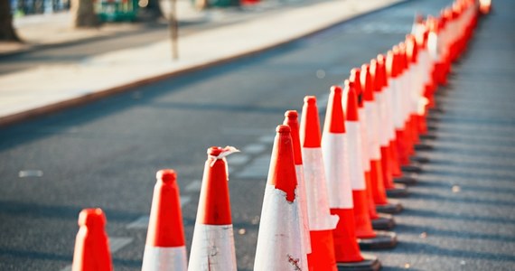 Od piątku, 8 grudnia, drogowcy będą naprawiali prawy pas ulicy Grochowskiej w stronę ulicy Marsa, pomiędzy ulicą Majdańską a Podolską. Na Mokotowie położą nowy asfalt na ulicy Asfaltowej, która na czas prac zostanie zamknięta. Również w piątek rozpocznie się remont ulicy Radarowej. W czasie prac nie będzie przejazdu od Lechickiej do Hynka.
