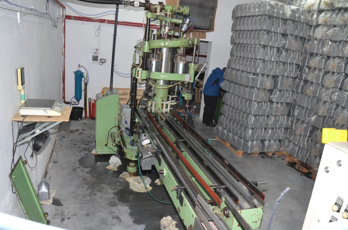 Prokuratura Regionalna w Rzeszowie skierowała akt oskarżenia przeciwko szefowi oraz członkom zorganizowanej grupy przestępczej. Szajka zajmowała się nielegalnym handlem olejem silnikowym, suszem tytoniowym oraz praniem brudnych pieniędzy.
