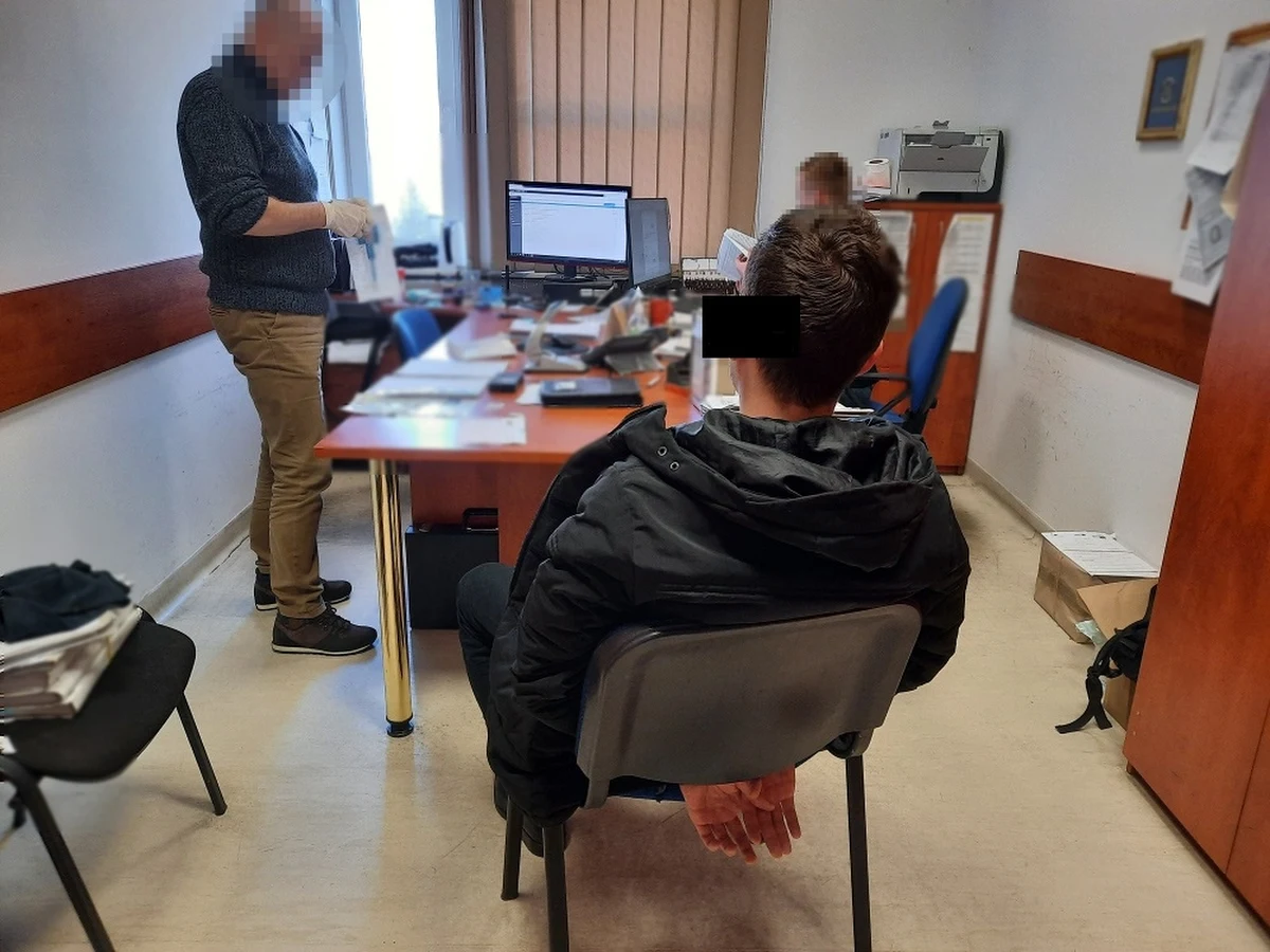 Policjanci z Pragi Północ  i funkcjonariusze stołecznego Wydziału do walki z Terrorem Kryminalnym i Zabójstw po kilku godzinach od otrzymania informacji o uprowadzeniu 22-latka, zatrzymali czterech mężczyzn, którzy dokładnie zaplanowali akcję porwania młodego mężczyzny i zrabowania jego pieniędzy. Okazało się, że napadnięty 22-latek został ściągnięty w pułapkę przez znajomego, który współpracował z pozostałymi napastnikami. Wszyscy zatrzymani zostali tymczasowo aresztowani. Może im grozić do 15 lat pozbawienia wolności.