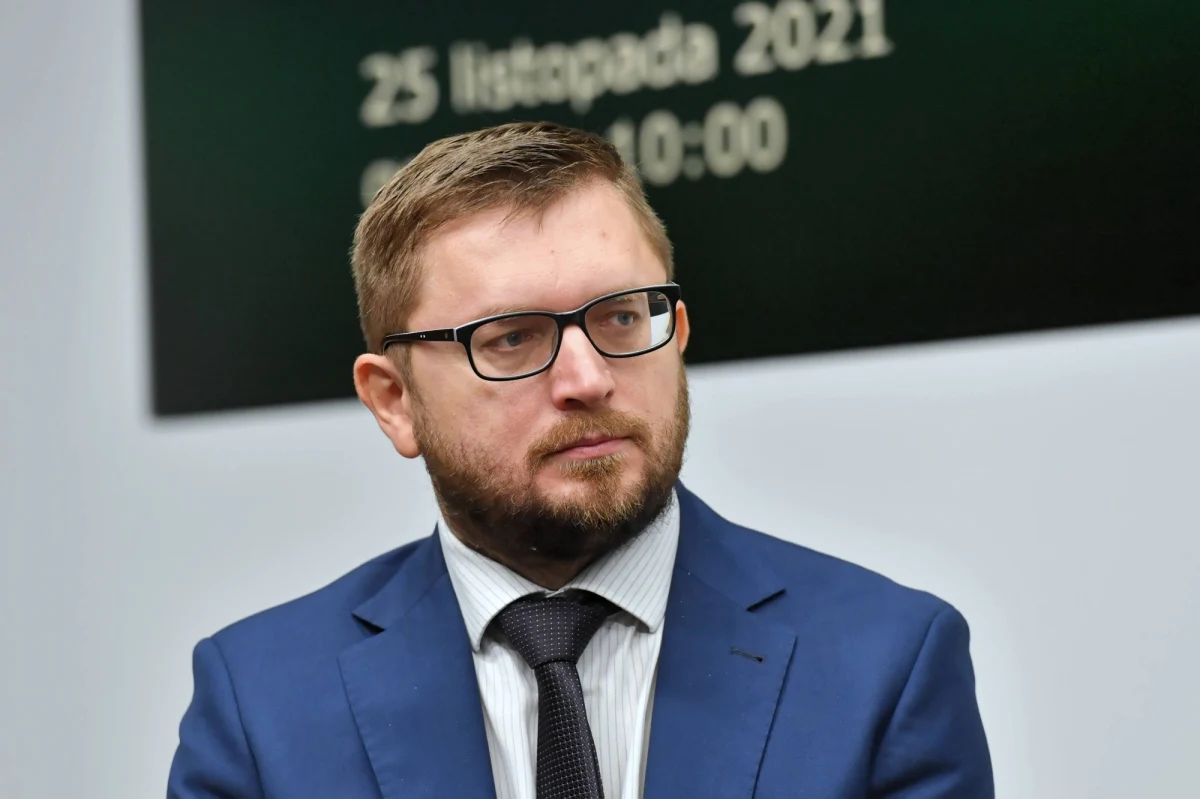 „Wyrok TSUE jest przełomowy w zakresie odsetek, które kredytobiorcy otrzymywali po prawomocnym wyroku. Wielu sędziów niestety bardzo je zaniżało do czasu, który był określony w procesie poprzez złożenie tzw. oświadczenia. TSUE powiedziała, że to powinno być liczone od pierwszej daty, w której konsument poinformował bank, iż uważa, że ta umowa jest nieuczciwa. To się przełoży zazwyczaj na od kilku do kilkudziesięciu tysięcy złotych przy wygranej” – powiedział w Rozmowie w południe w RMF FM i RMF24 Arkadiusz Szcześniak, prezes stowarzyszenia Stop Bankowemu Bezprawiu. 