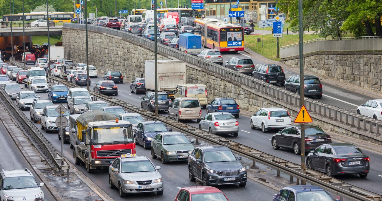 średnią, krajową, która, marcu, 2024, wyniosła, nieco, ponad, brutto, czyli, jakieś, netto, kupić, używane, auto, którym, wjedzi Auto używane za średnią krajową. Co kupić, żeby wjechać do SCT?