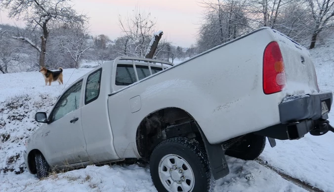 Zagrożenie na drogach i chodnikach. Alerty na pół Polski