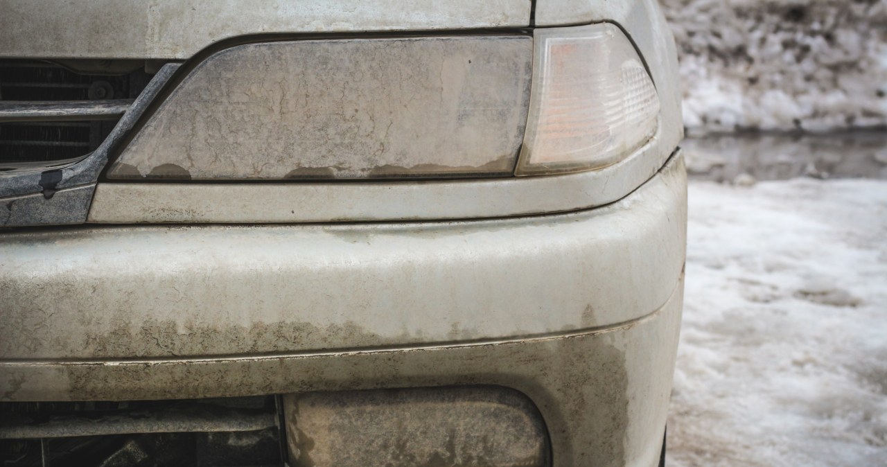 100 zł mandatu za omijanie myjni. Ta zasada działa w Polsce