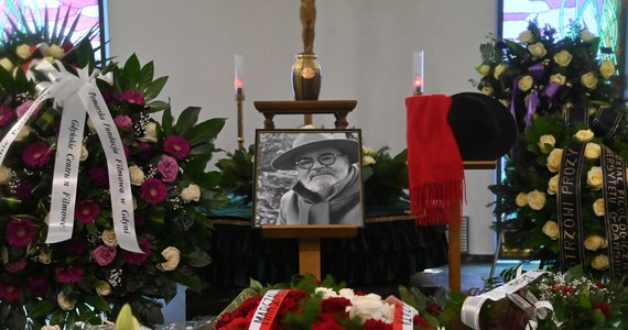 Uroczystości pogrzebowe Pawła Huelle odbyły się w czwartek w Gdańsku. Pisarza żegnali bliscy, mieszkańcy, politycy i duchowni różnych wyznań.
