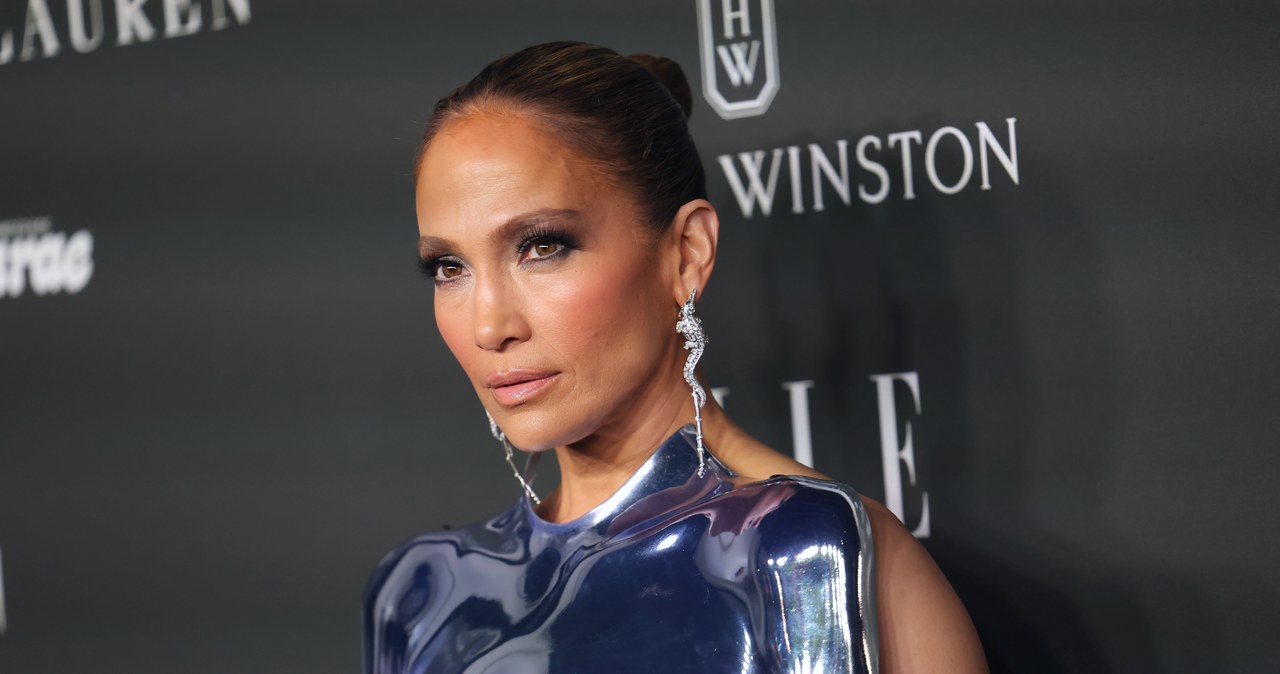 Jennifer Lopez wystąpi w tytułowej roli w filmowej wersji broadwayowskiego musicalu "Pocałunek Kobiety-Pająka". Reżyserem filmu będzie Bill Condon ("Dreamgirls", "Piękna i Bestia").