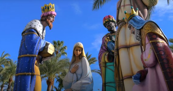 Największa szopka bożonarodzeniowa na świecie stanęła w hiszpańskim Alicante. Kilkunastometrowe figury świętych i konstrukcja zajmująca powierzchnię ponad 180 tys. metrów składają się na prawdziwie monumentalną całość.