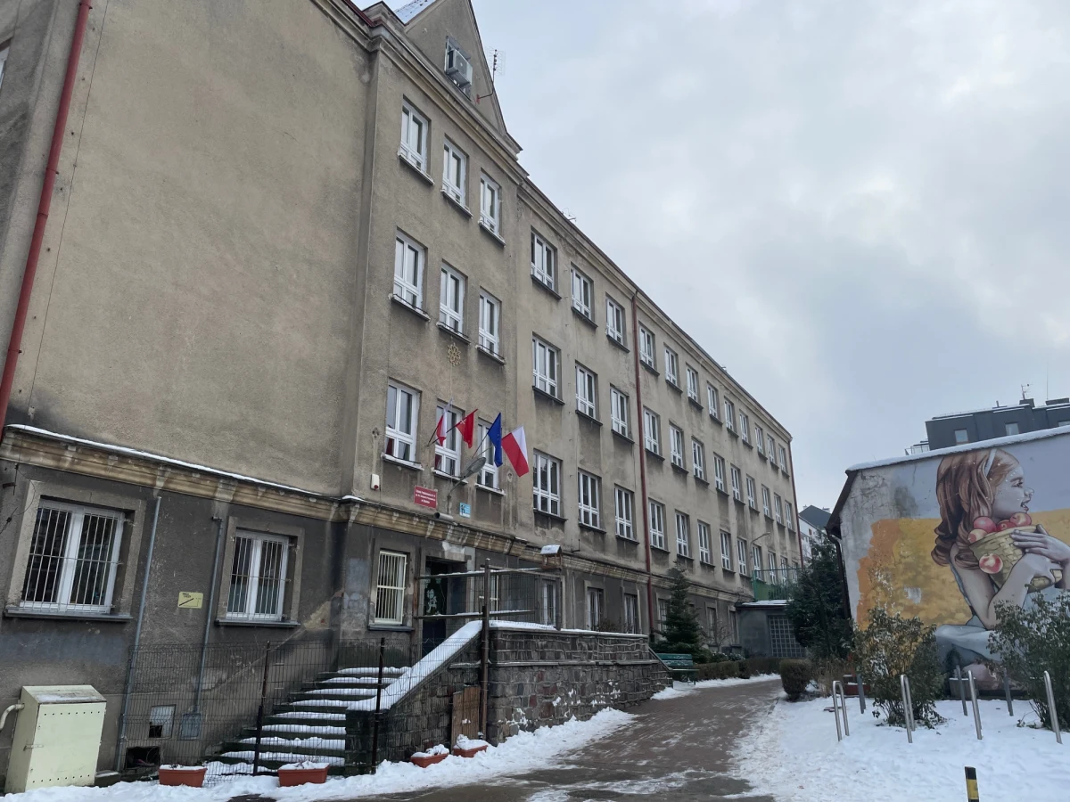 Ćwierć wieku nie ma już tradycyjnych dzwonków, które informują o początku lub końcu lekcji w Szkole Podstawowej nr 14 w Gdańsku. Jak zapewnia dyrektorka placówki takie rozwiązanie przynosi wiele korzyści. W sumie, w 29 szkołach w mieście dzwonka już nie usłyszymy.