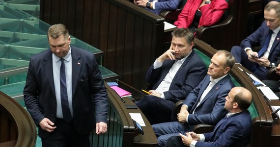 RMF FM dotarł do harmonogramu, zgodnie z którym zostanie powołany skład komisji śledczej ds. wyborów kopertowych. W czwartek Sejm większością 446 posłów zdecydował o powołaniu takiej komisji.