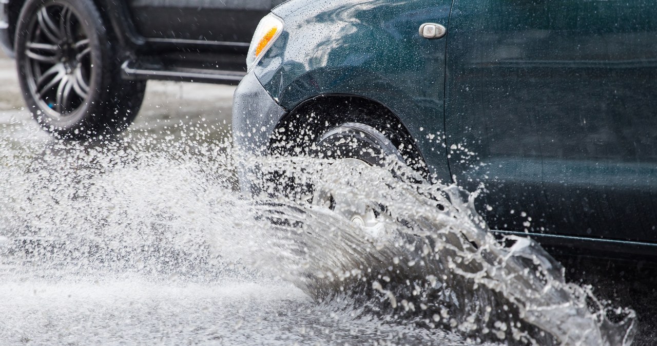 Uwaga na gejzer wodny. Może zniszczyć silnik