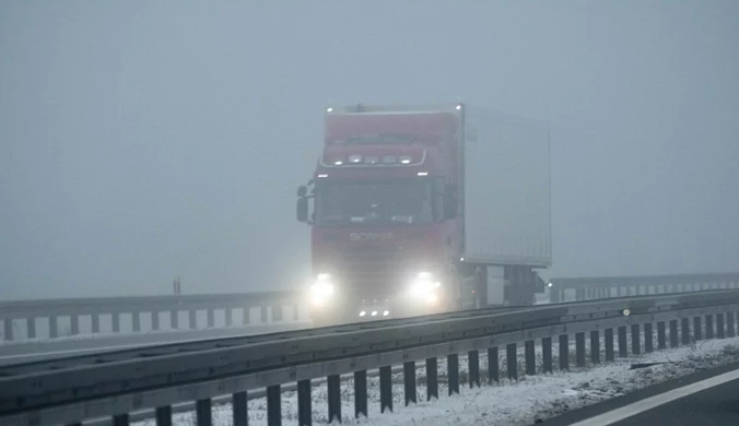 Zagrożenie w pogodzie. Trzeba uważać na drogach