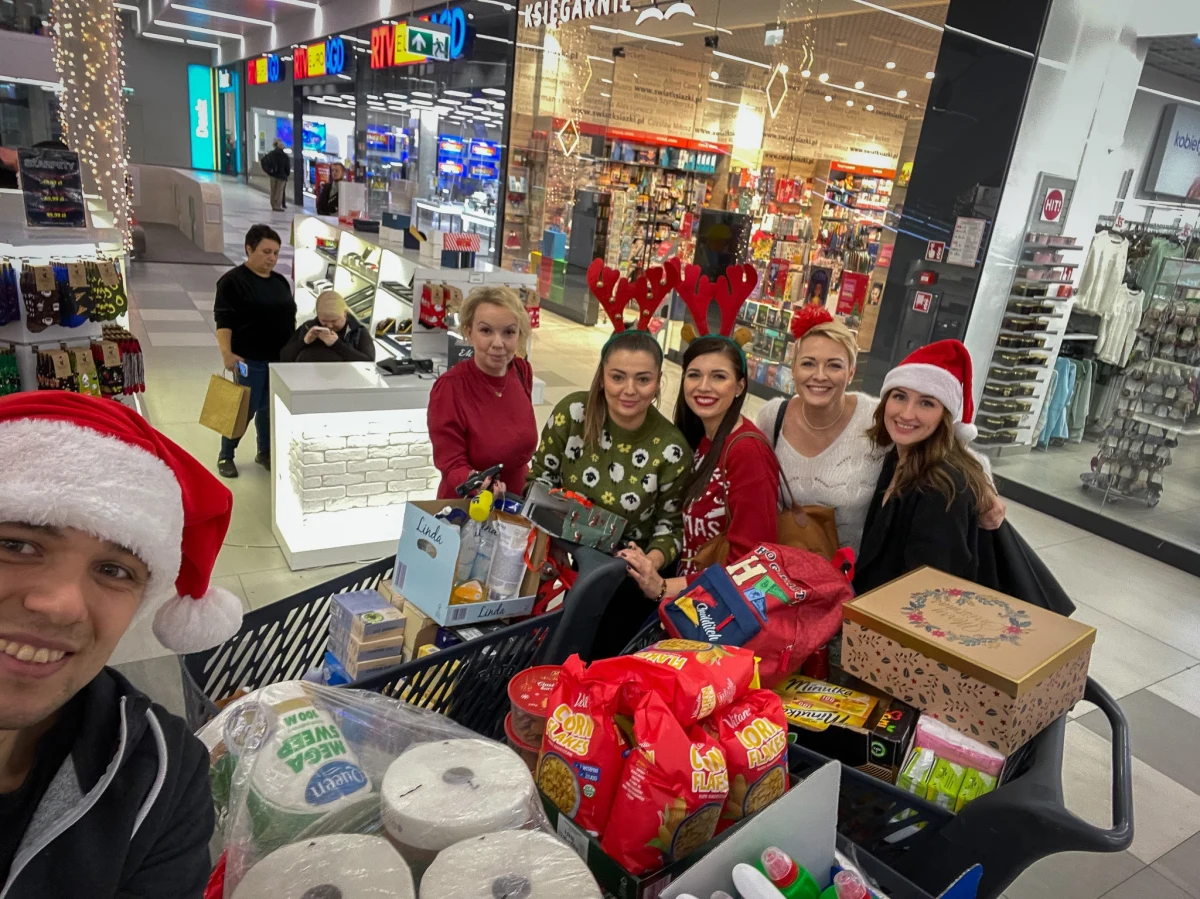 Już za tydzień Weekend Cudów - wyjątkowy czas wieńczący wysiłki Szlachetnej Paczki. Podobnie jak w poprzednich latach zespół RMF FM zaangażował się w przygotowanie prezentów dla potrzebujących. Zachęcamy także Was – dołączcie do tej pięknej inicjatywy! Wciąż sporo rodzin czeka na wasze wsparcie.