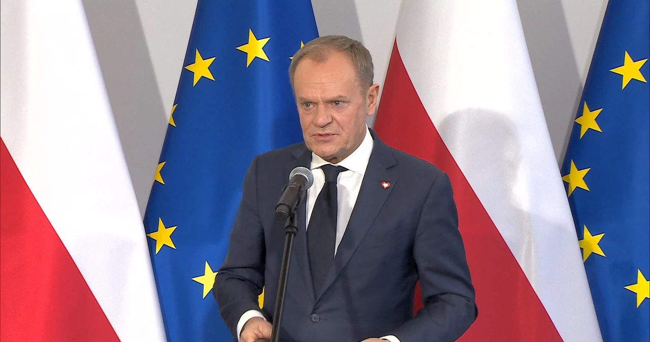 Donald Tusk już ponad rok pełni rolę premiera. Ankietowani Polacy są podzieleni w ocenie jego dotychczasowych działań