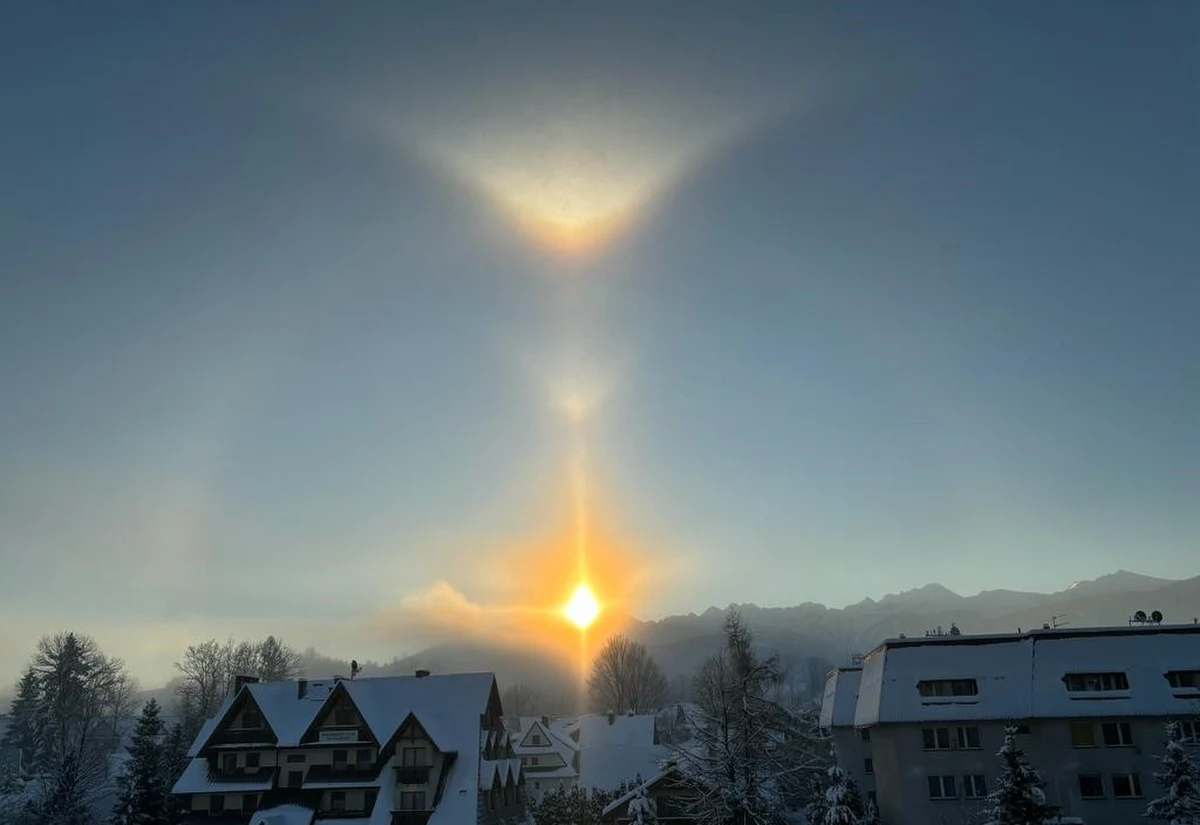 Halo - takie zjawisko optyczne w Zakopanem zaobserwował dzisiaj jeden z naszych słuchaczy  i podesłał nam zdjęcie. Halo może pojawić się wokół Słońca lub Księżyca.
