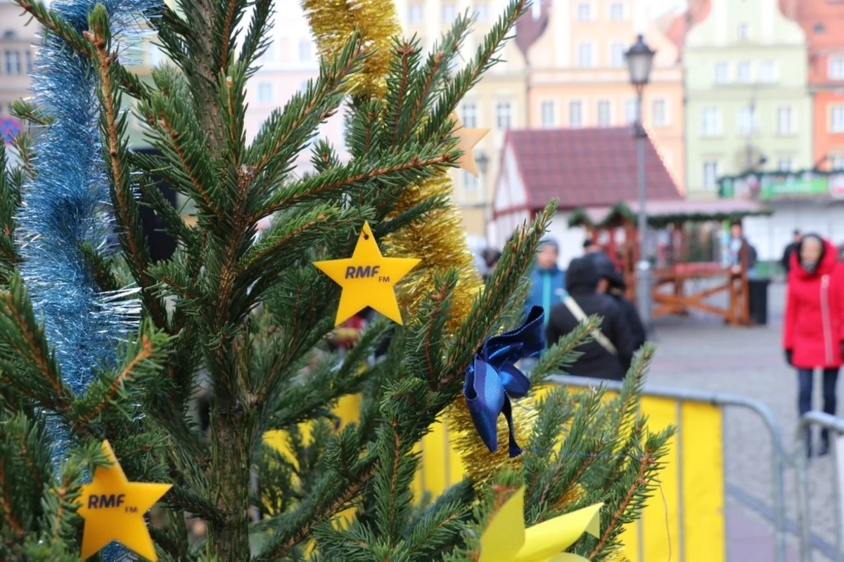 Choinka, choinki, choince, choinkę, choinką, choinko - do takiej odmiany przez przypadki słowa "choinka" zapraszamy, i to nie przypadek, w ramach tegorocznej akcji "Choinki pod choinkę od RMF FM i Małopolski". RMF FM - jak co roku - pomoże Wam w tworzeniu świątecznej atmosfery.