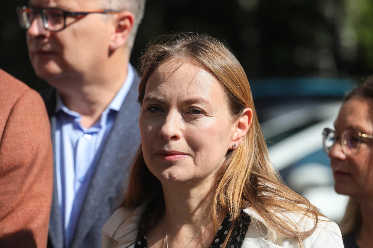 Paulina Hennig-Kloska, Katarzyna Pełczyńska-Nałęcz i Agnieszka Buczyńska - Polska 2050 wysyła do rządu trzy silne kobiety - poinformował Szymon Hołownia i zapowiedział, że zadbają one o włączenie "zwykłych Polaków w prace rządu na bieżąco".