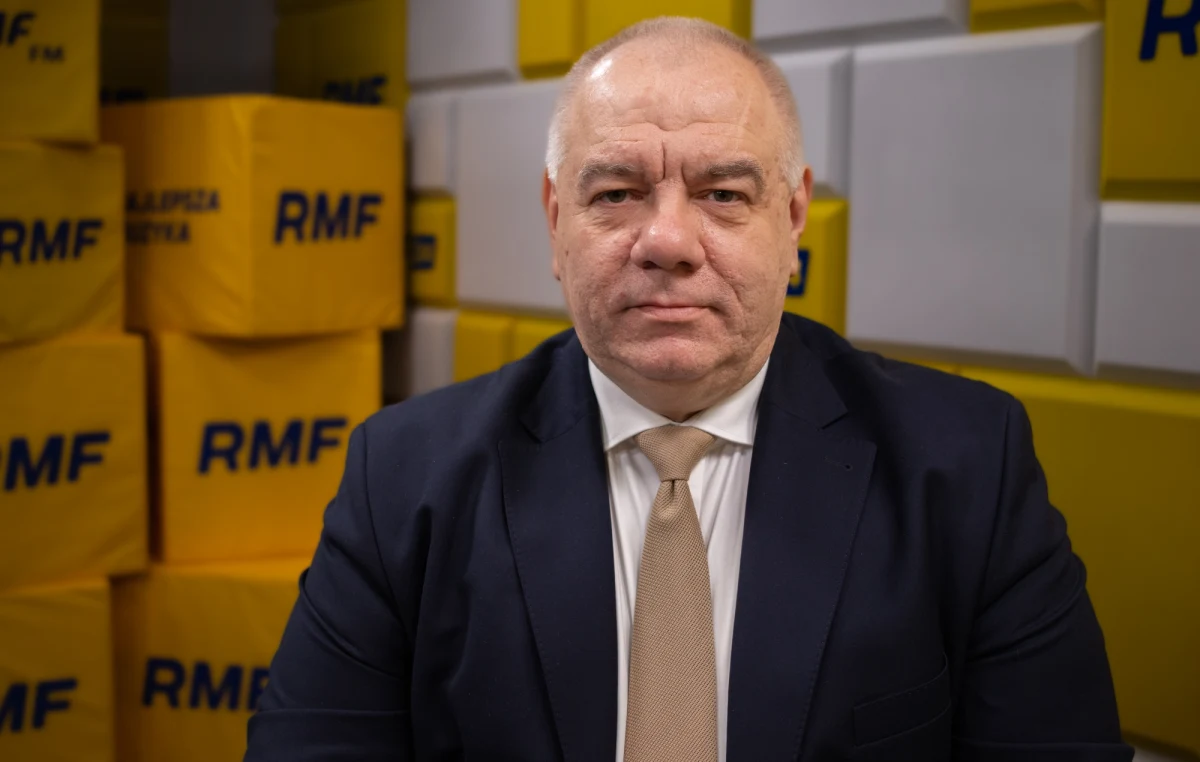 "Słyszałem wypowiedź pana Gramatyki, który sformułował tezę, że na pewno się jakiś paragraf znajdzie na Sasina. To są dobre, stalinowskie wzorce, kiedy mówiono: dajcie mi człowieka, a paragraf się znajdzie" - mówił w RMF FM były wicepremier Jacek Sasin, odnosząc się do zapowiedzi rozliczenia polityków Prawa i Sprawiedliwości przez większość sejmową. "Jestem gotów do tego, żeby na każde pytanie odpowiedzieć. Nie mam nic do ukrycia" - zapewniał, odnosząc się do powołania przez Sejm komisji śledczej ds. wyborów korespondencyjnych. 