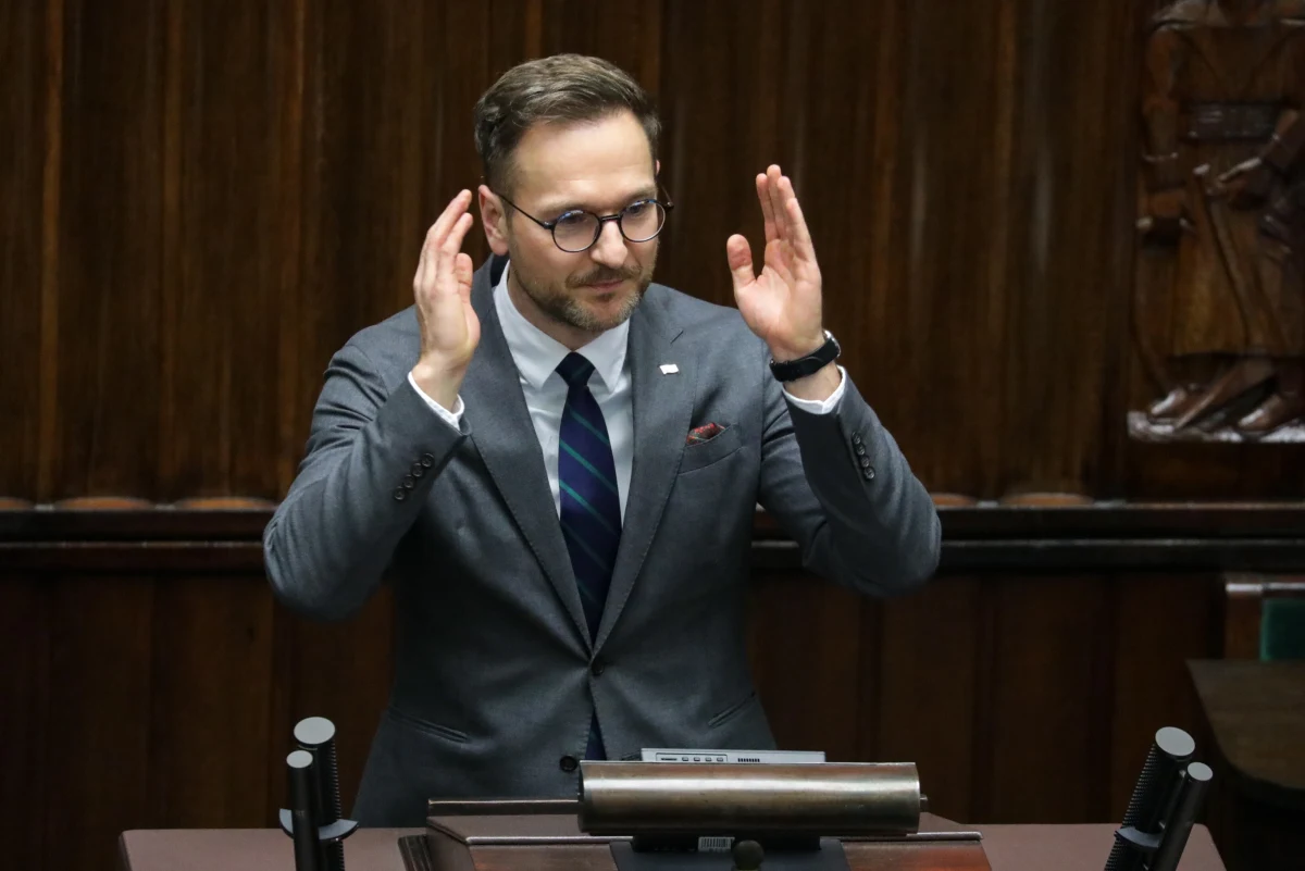 "Do zobaczenia w sądzie" - tymi słowy zwrócił się do Pauliny Henning-Kloski poseł PiS Waldemar Buda. Poszło o wcześniejsze słowa Budy, który nazwał Henning-Kloskę "Rywinem w spódnicy". Posłanka Polski 2050 zapowiedziała, że jeśli nie zostanie przeproszona, będzie dopominać się swoich praw na drodze sądowej.