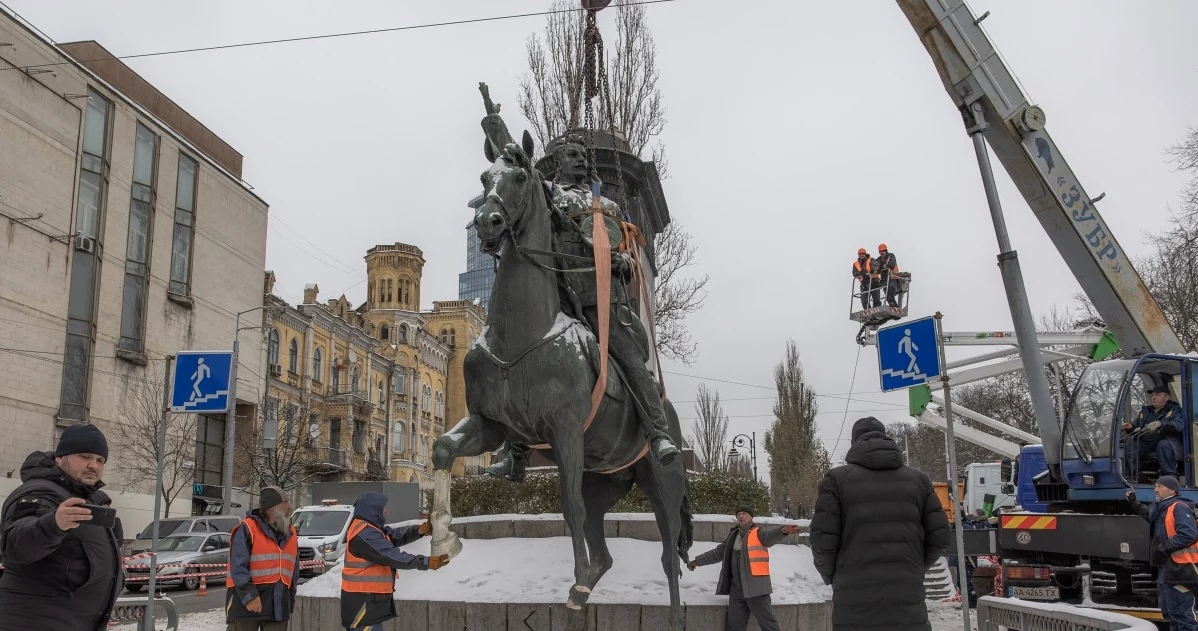 Trwa derusyfikacja Ukrainy. Obalono kolejny pomnik