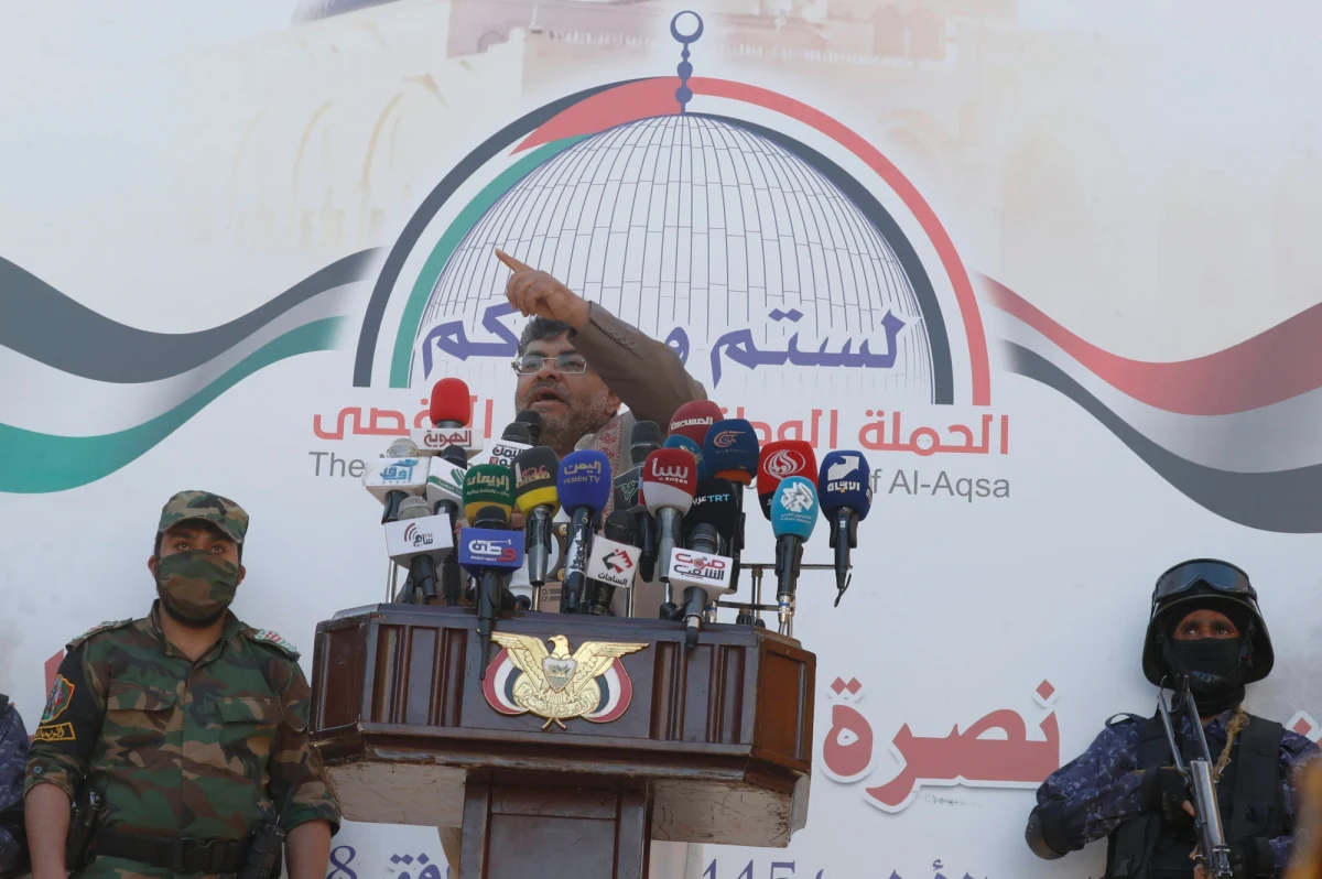 Finansowany przez Iran, zbrojny ruch Huti ostrzegł, że uderzy we wszystkie statki przepływające przez Morze Czerwone w stronę Izraela. Stanie się tak jeśli do Strefy Gazy nie zostanie dostarczona żywność i leki.