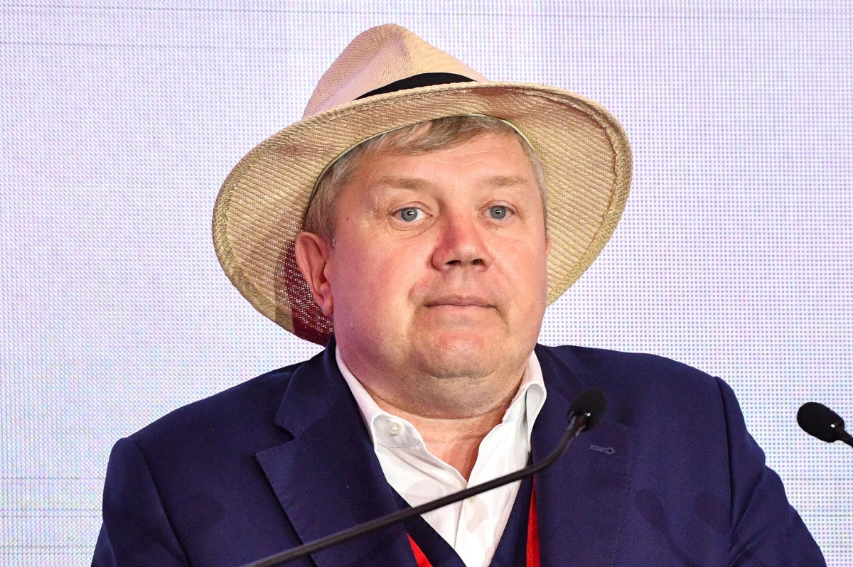 "Sam osobiście w poprzednim rządzie lobbowałem takie rozwiązanie, żeby zrezygnować z tej niedzieli handlowej, która przypada w Wigilię i zrobić to wcześniej - powiedział o ustanowieniu 10 i 17 grudnia jako niedzieli handlowych Cezary Kaźmierczak, prezes Związku Przedsiębiorców i Pracodawców. "To było przez firmy i sklepy oczekiwane, że tak się wydarzy. Przypuszczam, że wszyscy są gotowi" - dodał gość Piotra Salaka w internetowym Radiu RMF24.