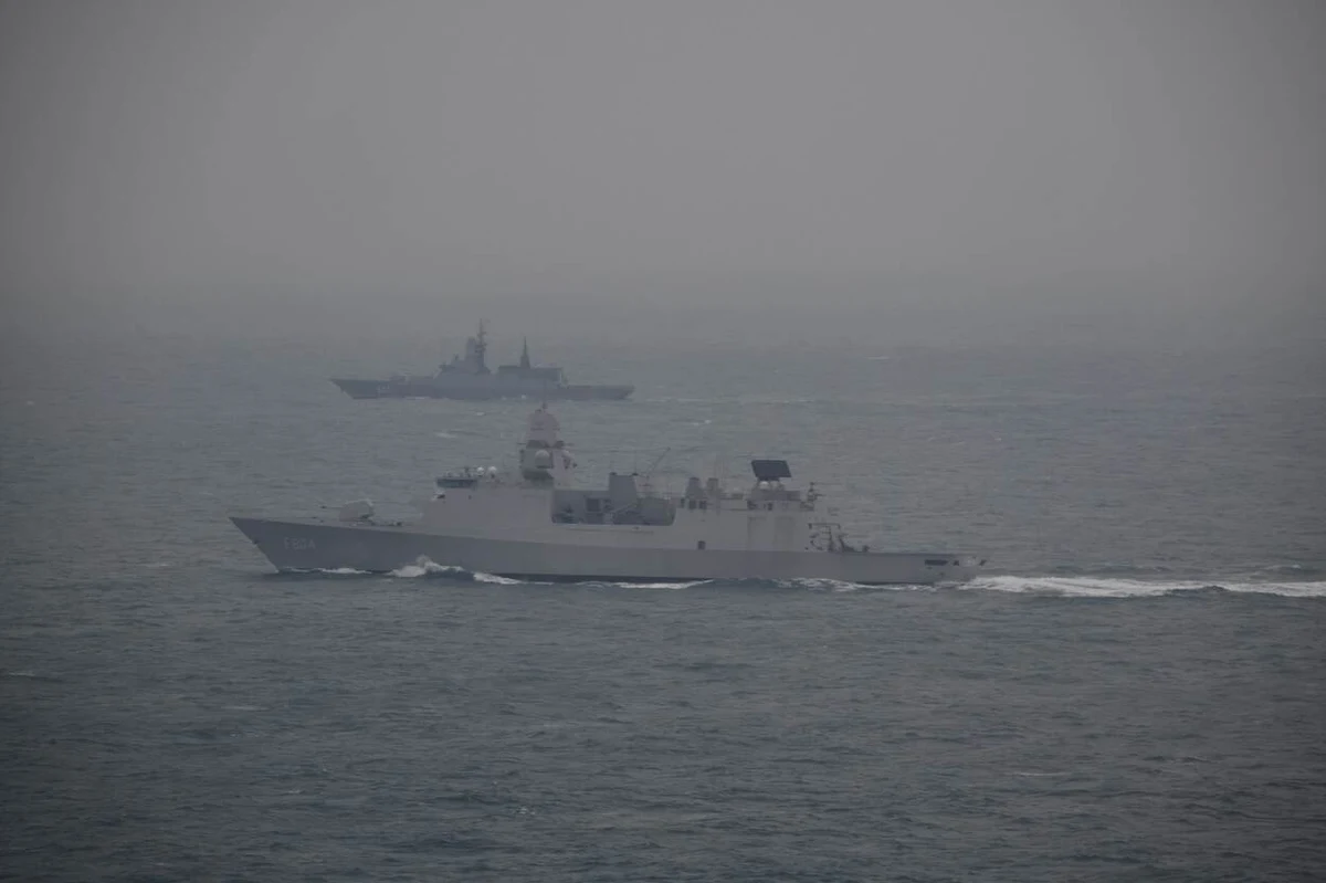 Jednostki holenderskiej marynarki wojennej eskortowały w sobotę trzy rosyjskie okręty na Morzu Północnym - poinformowało ministerstwo obrony Niderlandów. Rosyjski zespół składał się z fregaty, okrętu podwodnego i holownika.