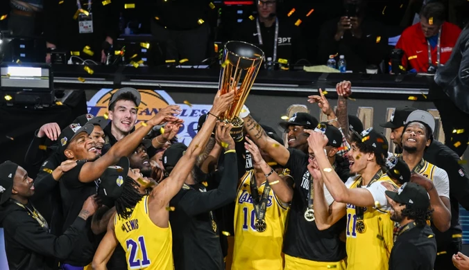 LeBron James z pierwszym trofeum w barwach Lakers. "Przeszliśmy do historii"