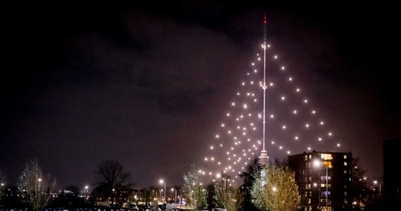 W sobotni wieczór rozświetlono w IJsselstein w centralnej Holandii największą, według Księgi Rekordów Guinnessa, choinkę na świecie.