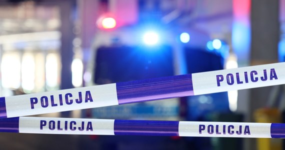 Policja wyjaśnia okoliczności śmierci 39-latka, którego ciało znaleziono rano w samochodzie w miejscowości Krzyżanki w Wielkopolsce. Służby ratunkowe zawiadomiła żona mężczyzny.